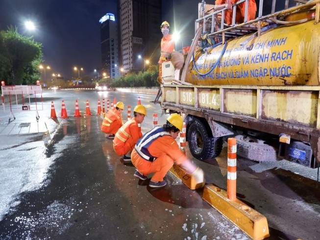 Hầm sông Sài Gòn phục vụ xuyên tết