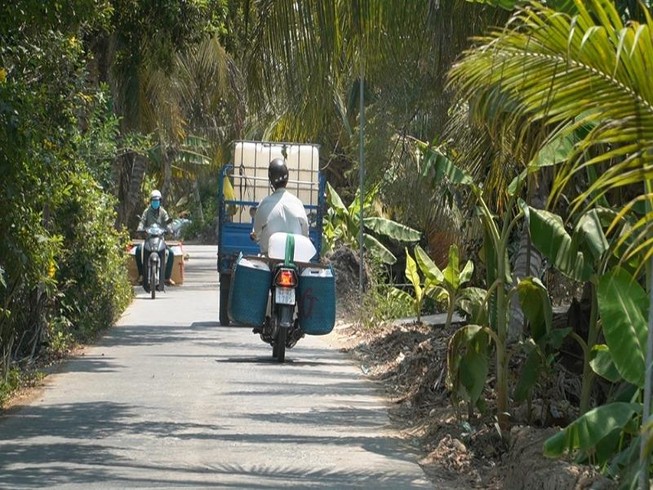 Chở nước ngọt về Tiền Giang cứu 12.000 ha sầu riêng