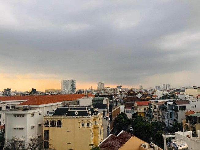 Nam bộ có mưa trái mùa trên diện rộng