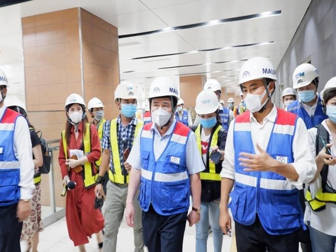 Chủ tịch UBND TP.HCM thăm Ga Nhà hát thành phố