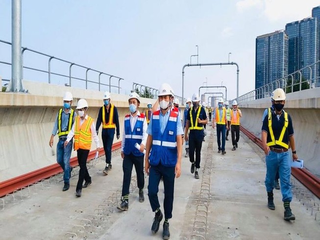 Kiểm tra tiến độ tuyến metro số 1