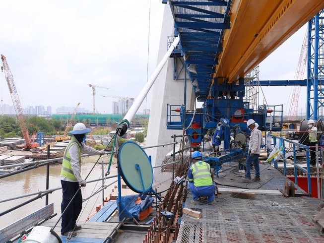 Cận cảnh những dây văng đầu tiên của cầu Thủ Thiêm 2
