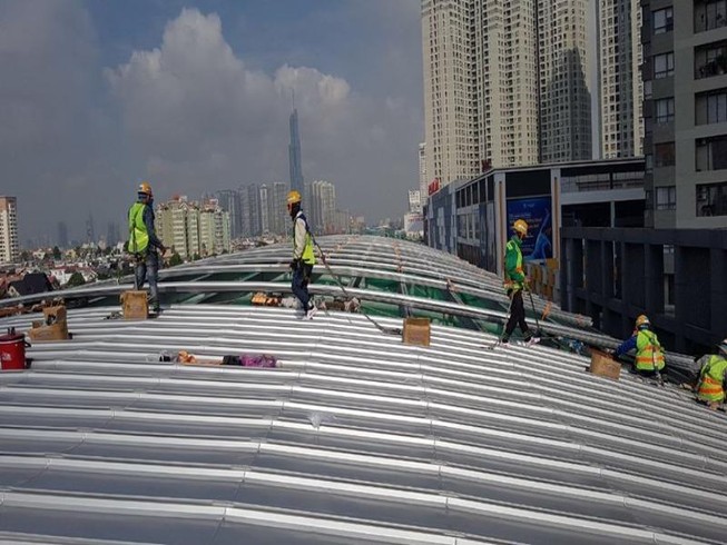 Metro số 1: Đang lợp mái các nhà ga trên cao
