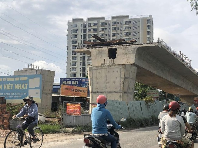 Trễ tiến độ 2 năm, cầu Nam Lý vẫn 'đứng hình'
