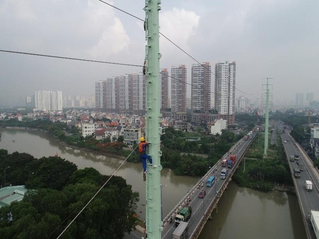 EVN HCMC gấp rút thực hiện công trình đường dây 220kV