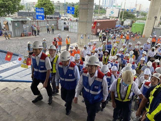 Phó Thủ tướng Phạm Bình Minh thị sát tuyến metro số 1