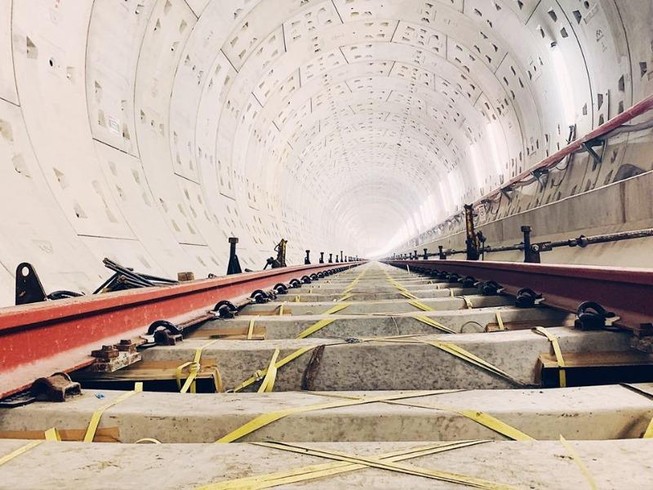 Đường ray metro số 1 vẫn được lắp đặt theo kế hoạch