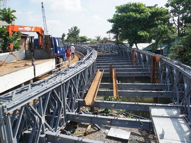 Cuối tháng 10 sẽ hoàn thiện cầu sắt An Phú Đông