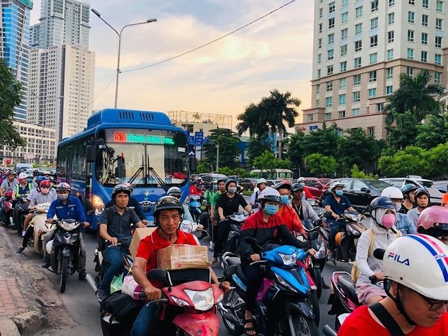 Nhiều nhóm giải pháp để hạn chế xe cá nhân