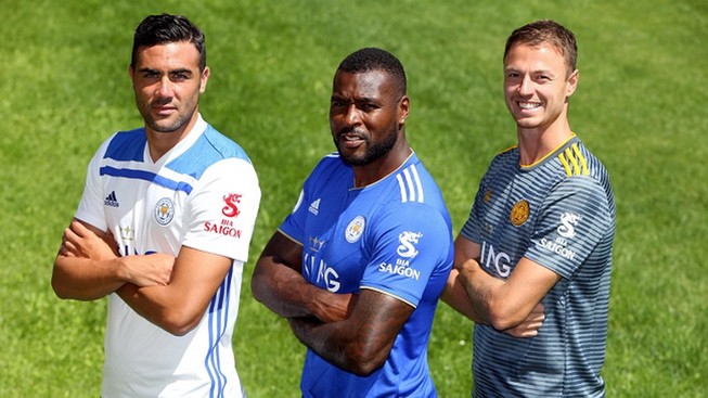 Logo Bia Sài Gòn trên áo đầu các cầu thủ Leicester city