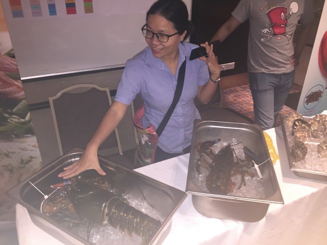 Các loại hải sản như cá hồi, tôm hùm, cua hoàng đế...từ Mỹ sẽ được nhập khẩu vào VN ngày càng nhiều- Ảnh: PM