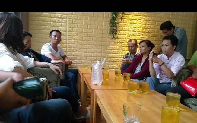 Khách hàng hẹn gặp nhân viên của Công ty du lịch Sài Gòn Chợ Lớn nhưng chỉ nhận được lời hứa sẽ trả tiền. ảnh: Báo Tin tức