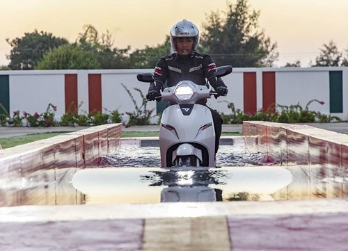 Xe máy thông minh ‘3 không’ và giấc mơ ô tô không khói