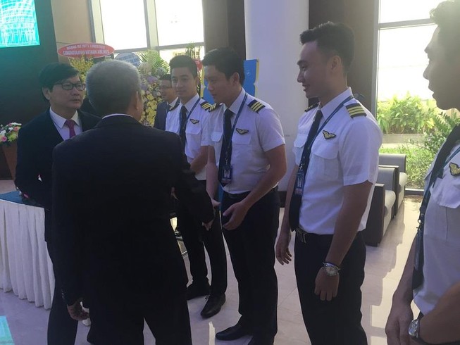 Đội ngũ phi công đang được đào tạo của Vietnam Airlines ra mắt trong lần hãng hàng không này niêm yết cổ phiếu trên sàn Hose vào tháng 5-2019- Ảnh: TL