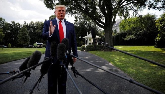 Tổng thống Mỹ Donald Trump phát biểu trước báo giới tại Nhà Trắng ngày 1-8 - Ảnh: Reuters.