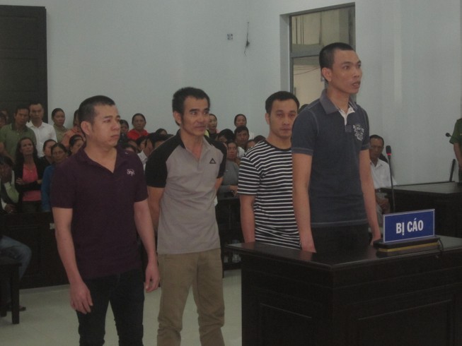Thanh niên bị truy sát giữa đường vì… ‘láo’