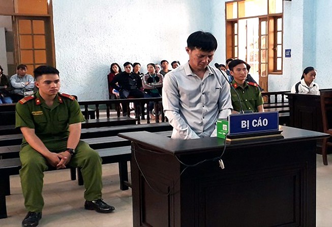Mang xăng đốt vợ khiến chủ nhà trọ chết thảm