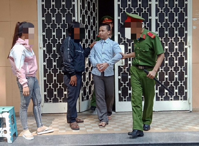 Thiếu nữ kể chuyện vào khách sạn, bạn trai bị tù