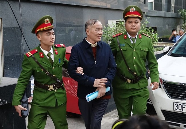 Ông Lê Nam Trà khai gì về 'thùng hoa quả' 2 triệu USD?