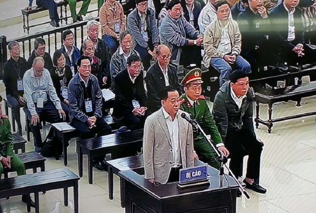 Vũ 'nhôm' trả lời rành rọt trước tòa về 3 bản án