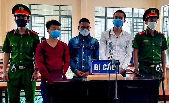 Lãnh án tù vì trả thù cho bạn
