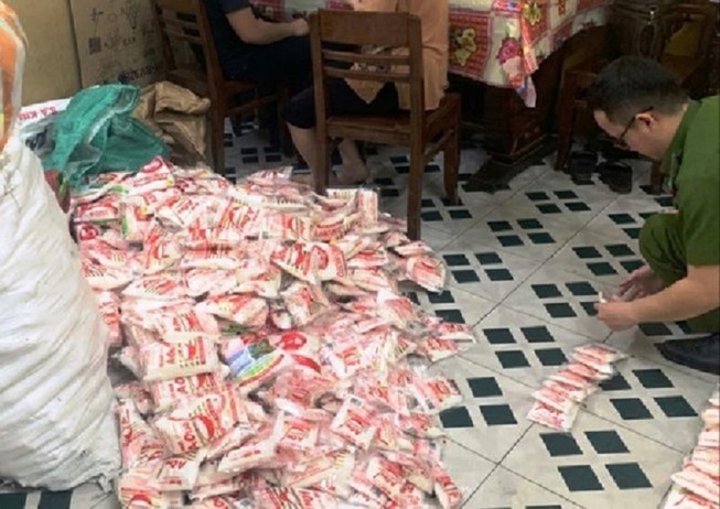 Buôn bột ngọt giả, lãnh 2,5 năm tù
