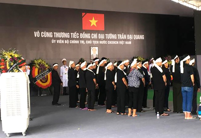 Người dân Ninh Bình đến viếng Chủ tịch nước Trần Đại Quang