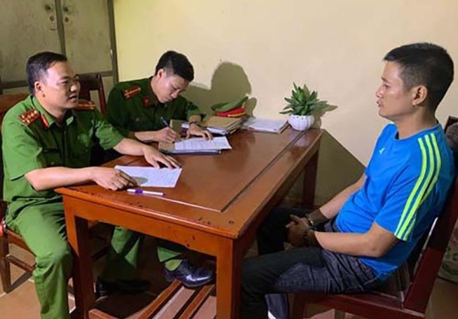 Chạy xe không biển số đi giật dây chuyền