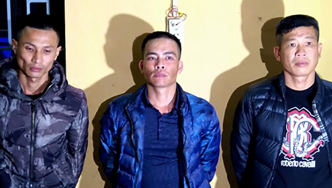 Cấm đi khỏi nơi cư trú ba người đánh nữ nhân viên hàng không