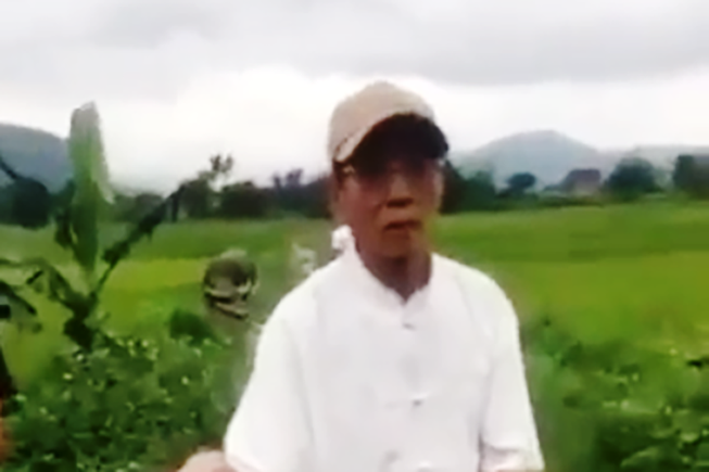 Tạm giữ ông già 80 tuổi nghi giở trò với bé 8 tuổi giữa đồng