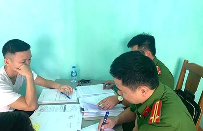 Bắt hai cán bộ ngân hàng lừa đảo chiếm đoạt 50 tỉ đồng