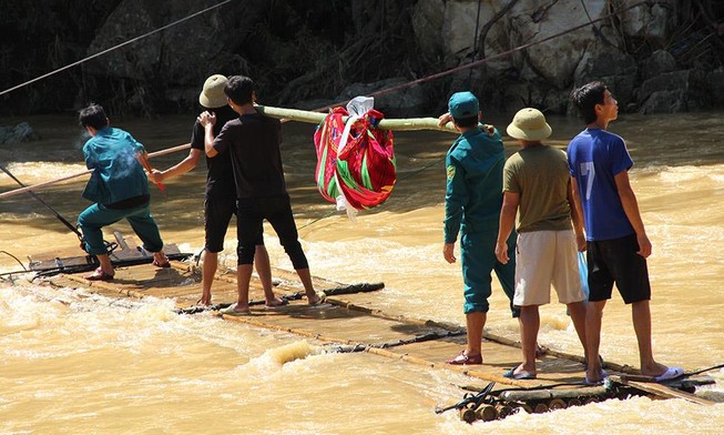 Tìm thấy thi thể bé 10 tuổi trong gia đình 6 người mất tích
