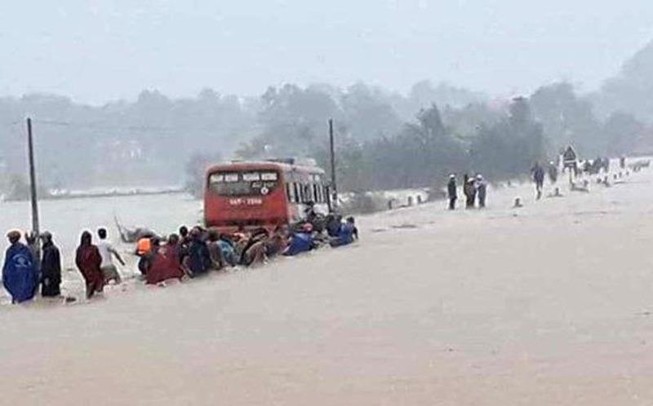 Mưa lớn khiến nhiều nơi ở Thanh Hóa bị ngập sâu