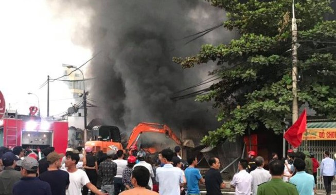Cháy chợ Còng ở Thanh Hóa, hàng trăm ki ốt bị thiêu rụi
