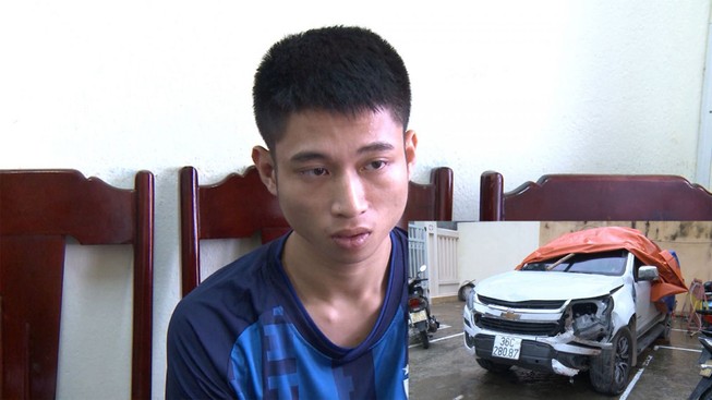 Thấy bạn bị đuổi chém, tài xế nhấn ga tông thương vong 2 người