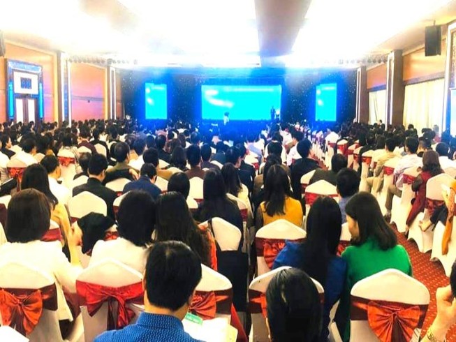 Dừng hội thảo chọn sách có ngàn người dự để ngừa COVID-19
