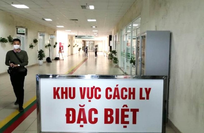 Cách ly 1 gia đình sau khi tiếp xúc với viện trưởng