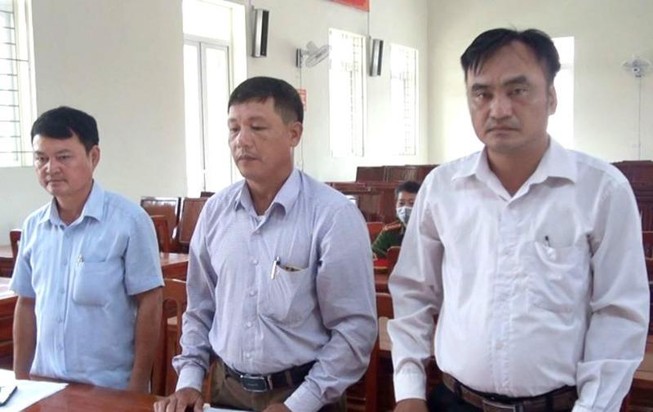 Khởi tố chủ tịch xã vì 'biến' đất công thành 'đất ông'