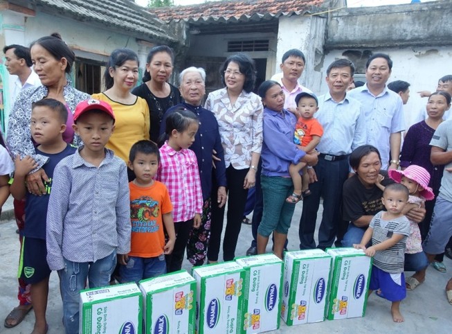 Vinamilk chung tay hỗ trợ người dân Hà Tĩnh, Quảng Bình