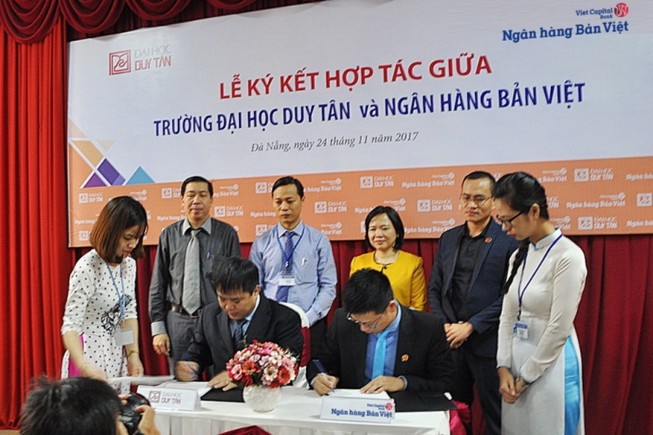 Ngân hàng Bản Việt hợp tác chiến lược với ĐH Duy Tân