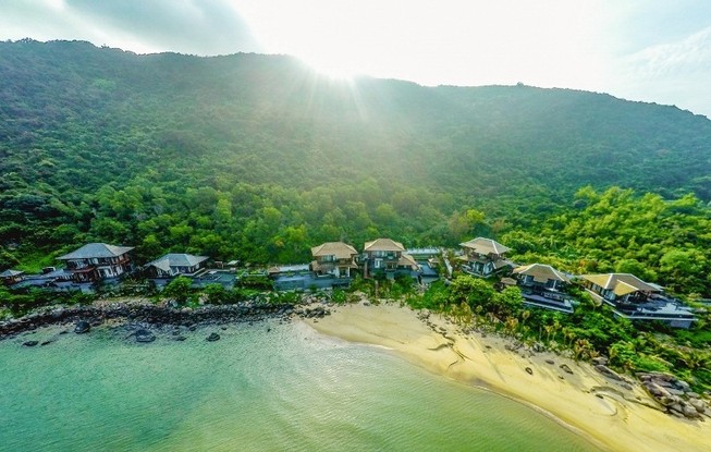 Giàu tiềm năng, bao giờ du lịch Việt đuổi kịp láng giềng?