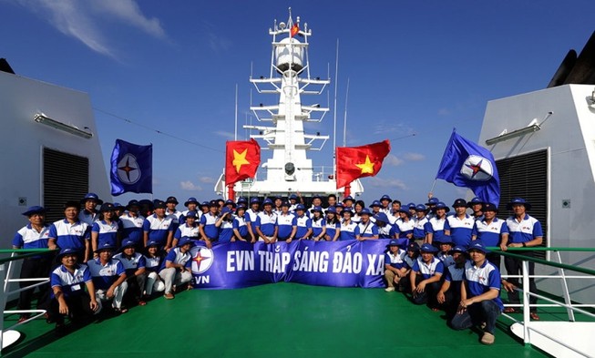 EVN được Bộ Tư lệnh Hải quân tặng bằng khen