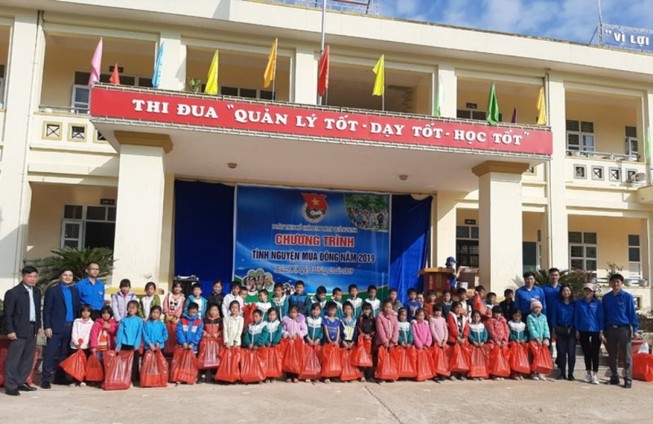 Than Quảng Ninh mang ‘mùa đông ấm áp’ đến với trẻ vùng cao