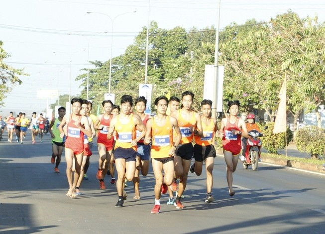 Nhà vô địch SEA Games 30 lên ngôi 'nữ hoàng leo núi Bà Rá'