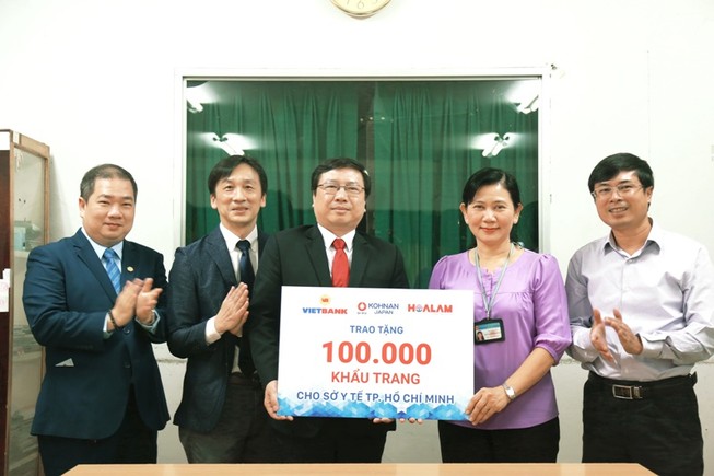 Tài trợ 100.000 khẩu trang cho Sở Y tế TP.HCM