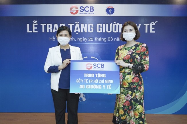 SCB tặng 100 giường y tế và 1,3 tỉ đồng chống dịch COVID-19