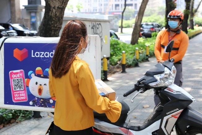 Lazada giao hàng không tiếp xúc nhằm chống dịch COVID-19