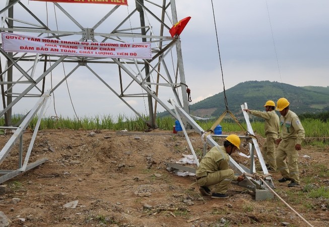 Đường dây 220 kV Nha Trang-Tháp Chàm vướng giải phóng mặt bằng