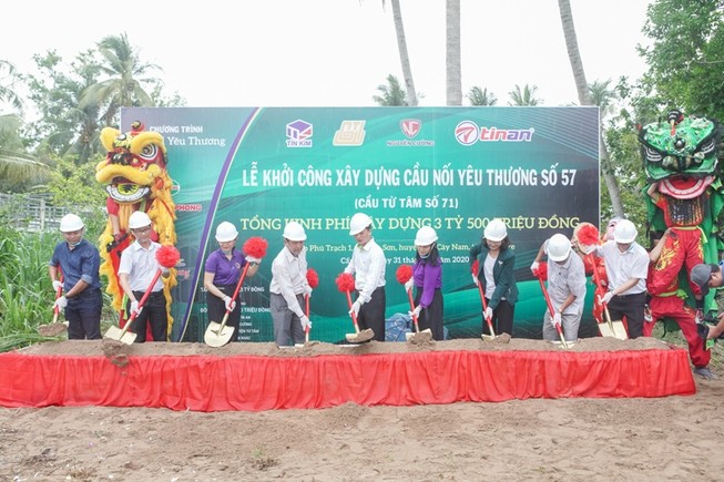 Nhựa Tiền Phong xây dựng cầu nối yêu thương tại Bến Tre