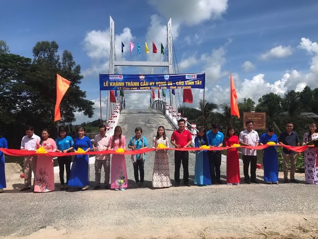 Những cây cầu Hy vọng trên đất ông Thoại